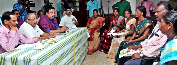 തോട്ടം തൊഴിലാളി സമരം; ചര്‍ച്ച തുടങ്ങി